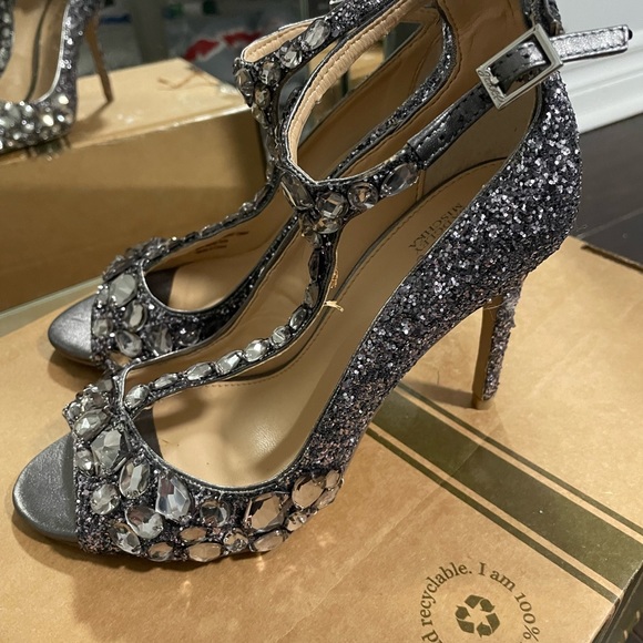 Badgley Mischka Conroy dress sandal in a size 5.5 - Picture 8 of 8